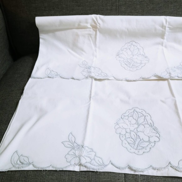 Vintage Floral Embroidered Pillowcases Scalloped Edge Set of 2 Gray & White (lb) - Picture 3 of 5
